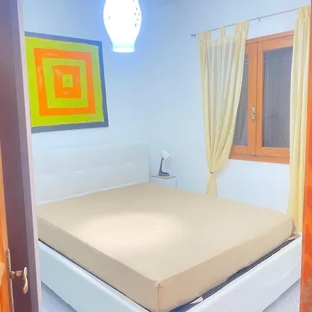 White House In Apartment Cannigione